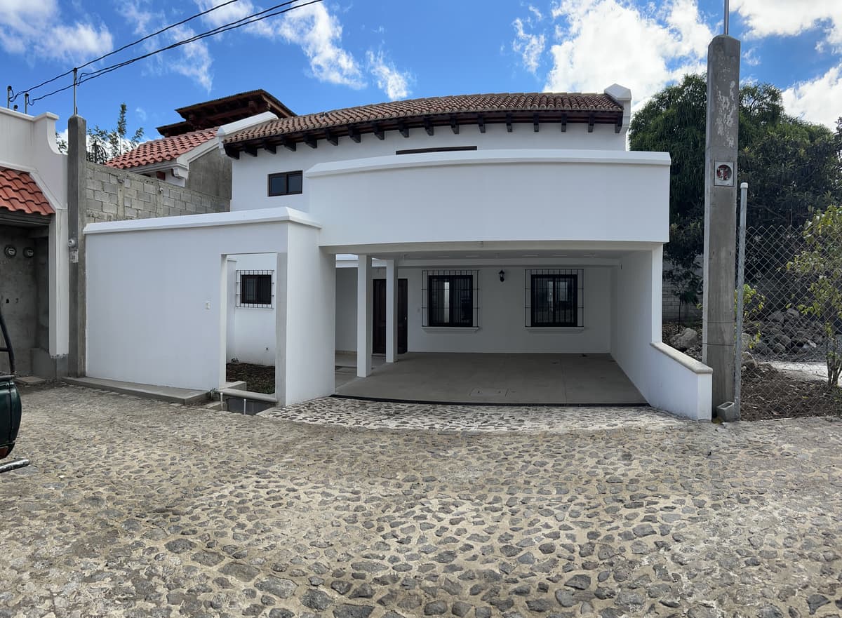 Casa Amplia muy cerca de Antigua Guatemala! - foto 1