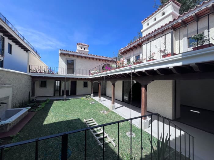Amplia casa en venta en Condado del Obispo - foto 1