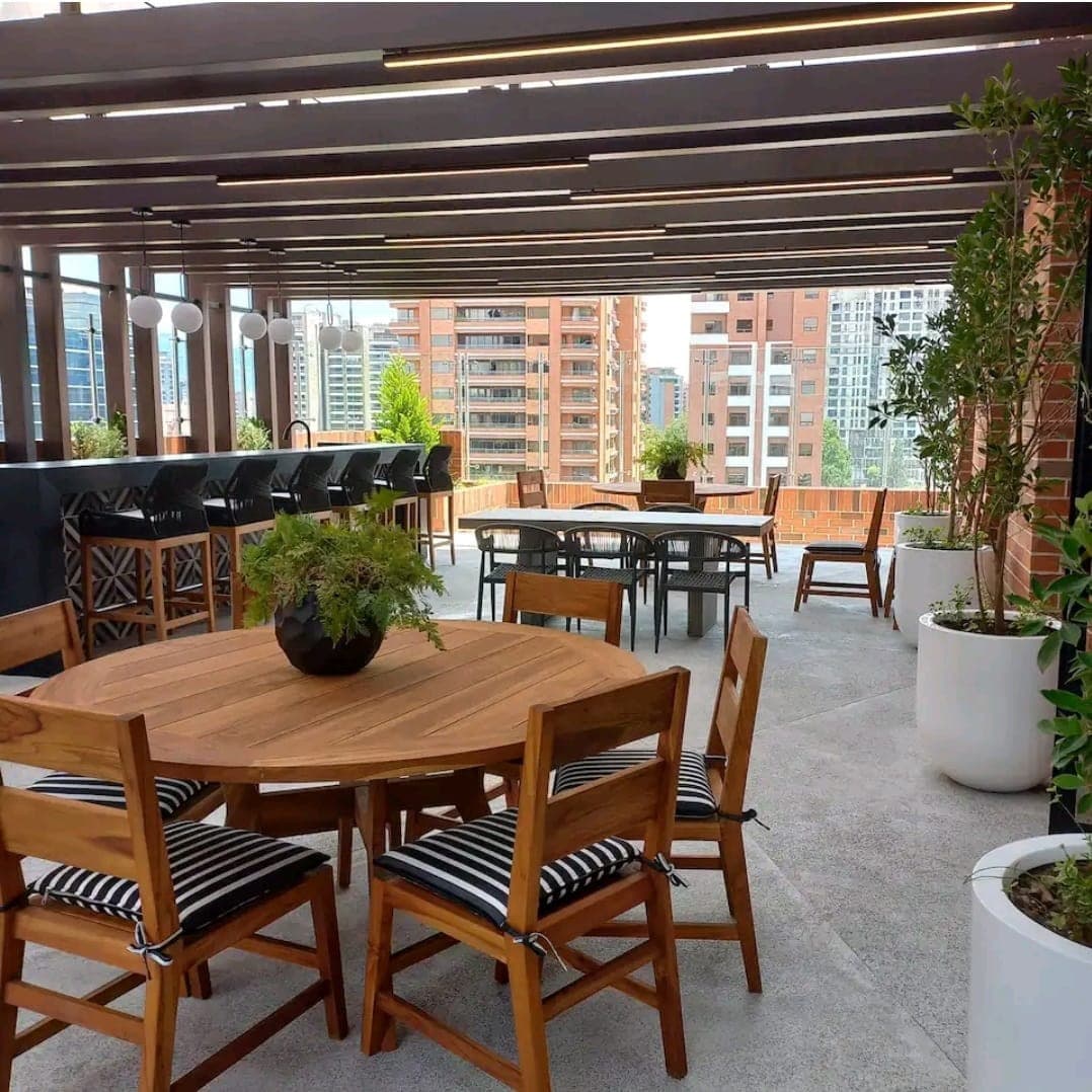 Apartamento en Venta Amueblado en Edificio en Zona 10 - foto 1