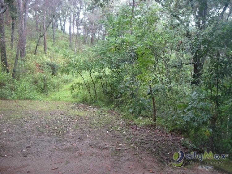 TERRENO EN CONDOMINIO DE SAN JUAN SACATEPÉQUEZ - foto 1