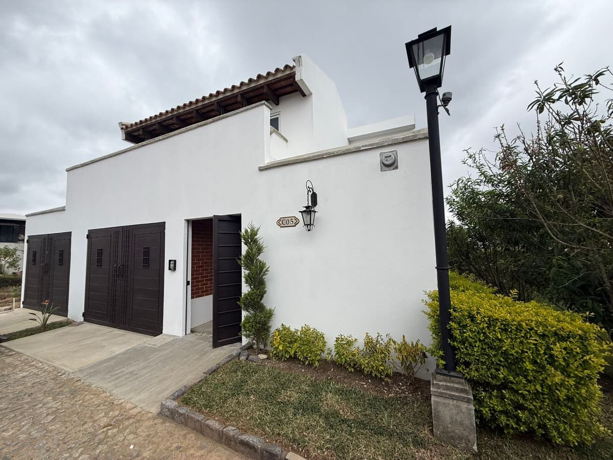 Casa en venta entre Sta. Lucía Milpas y Bárcenas  - foto 1