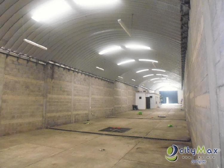 Bodega en venta a orilla de carretera en Alotenango - foto 1