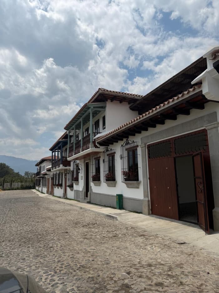 SE VENDE CASA CON PISCINA EN LOS FRANCISCANOS - foto 2