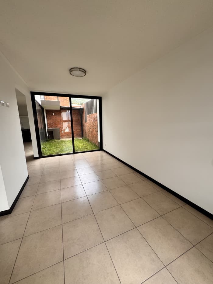Casa en renta en residencial Senderos del comendador - foto 2