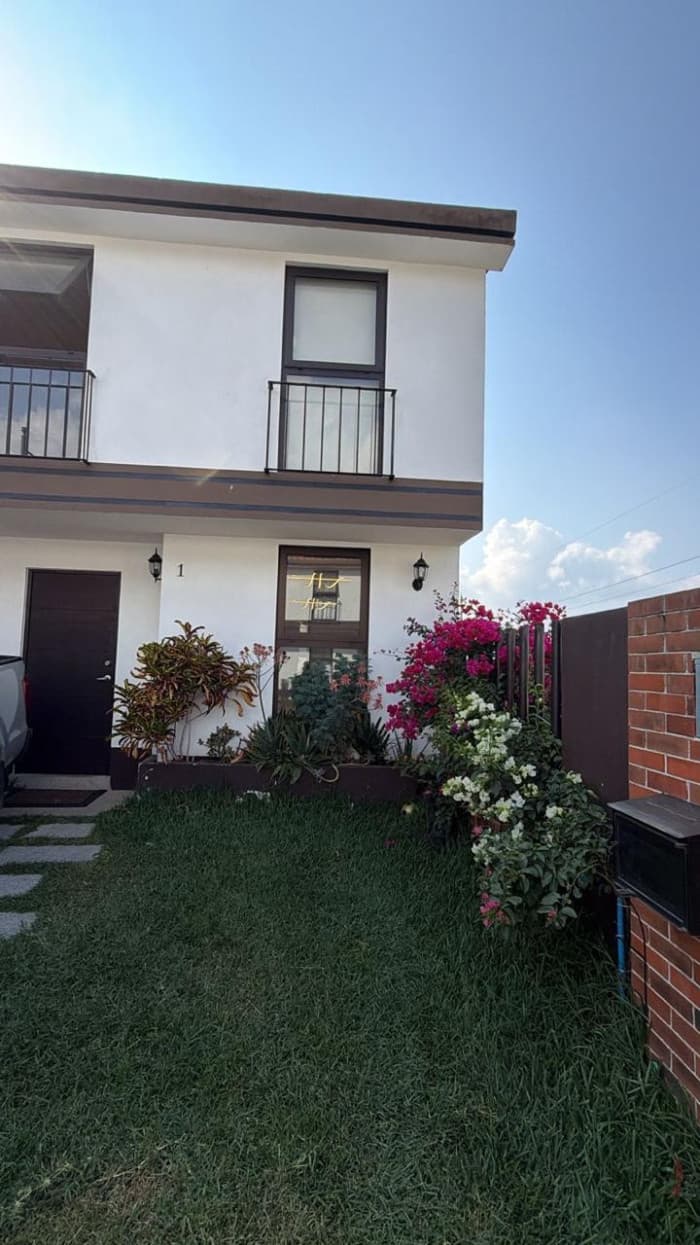 CASA  EN VENTA Y RENTA EN SENDEROS DE COMENDADOR - foto 2