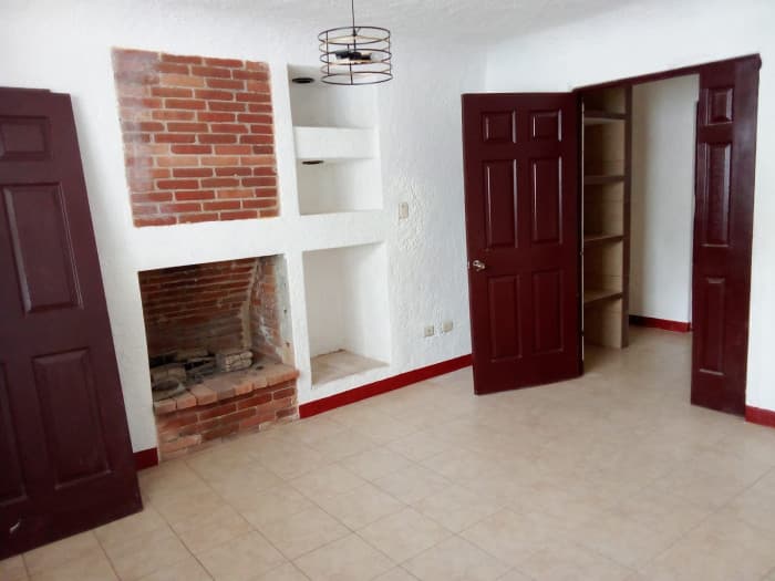 Amplia Casa en Venta en Las Hojarascas, Mixco - foto 2