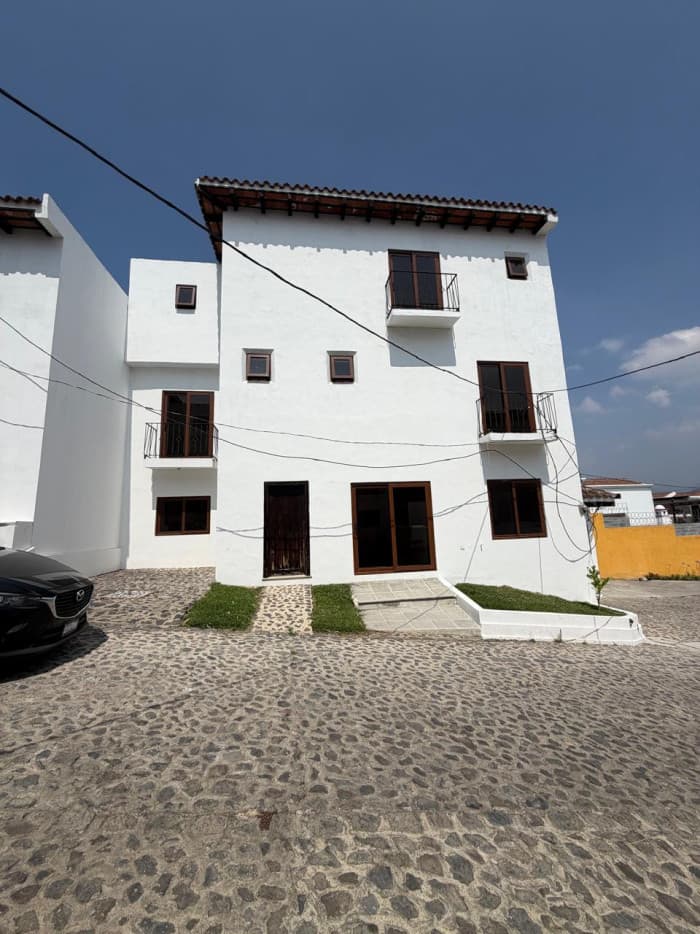 En venta casa de 4 dormitorios muy cerca de Antigua Gt - foto 2