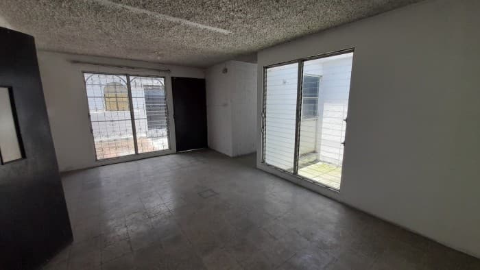 Casa de uso comercial en venta en Villa Linda II - foto 2