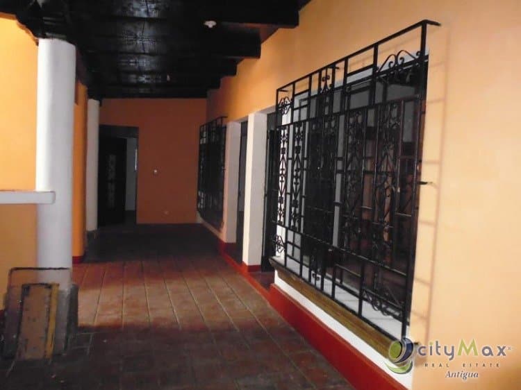Casa grande en venta en Las Victorias, Jocotenango.  - foto 2