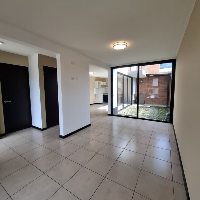 Casa en renta en residencial Senderos del comendador 2 - foto 4