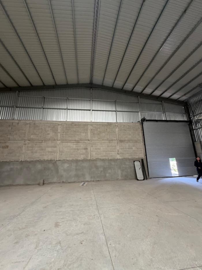 SE RENTA BODEGA EN ZARAGOZA - foto 1
