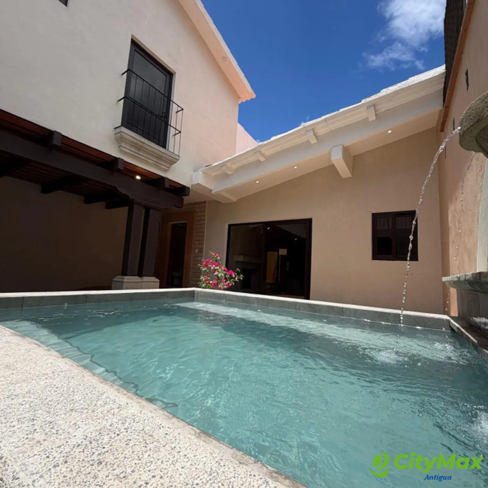 En venta casa en Antigua Guatemala - foto 1