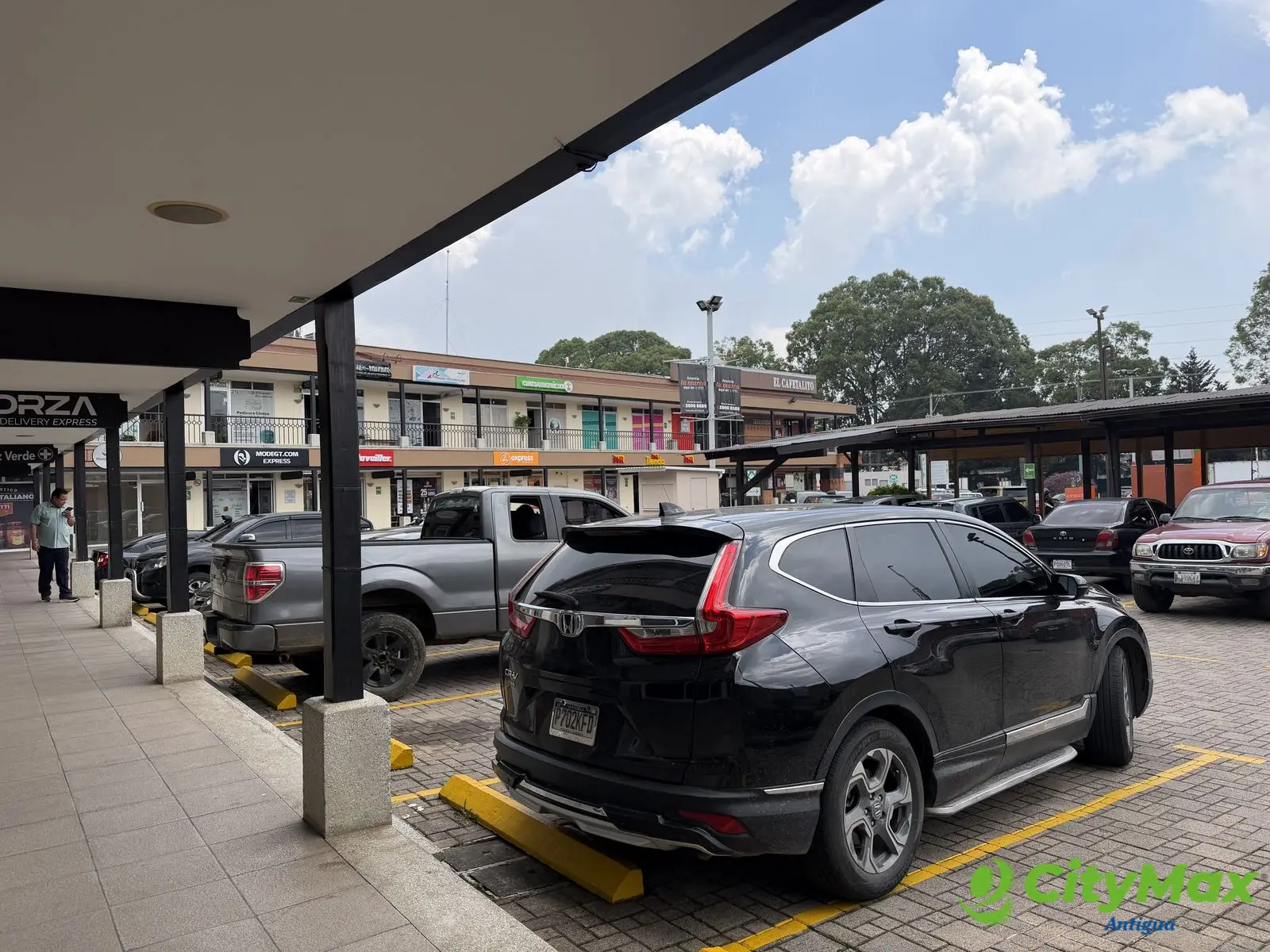 LOCAL COMERCIAL EN RENTA EN SAN LUCAS SACATEPEQUEZ - foto 1