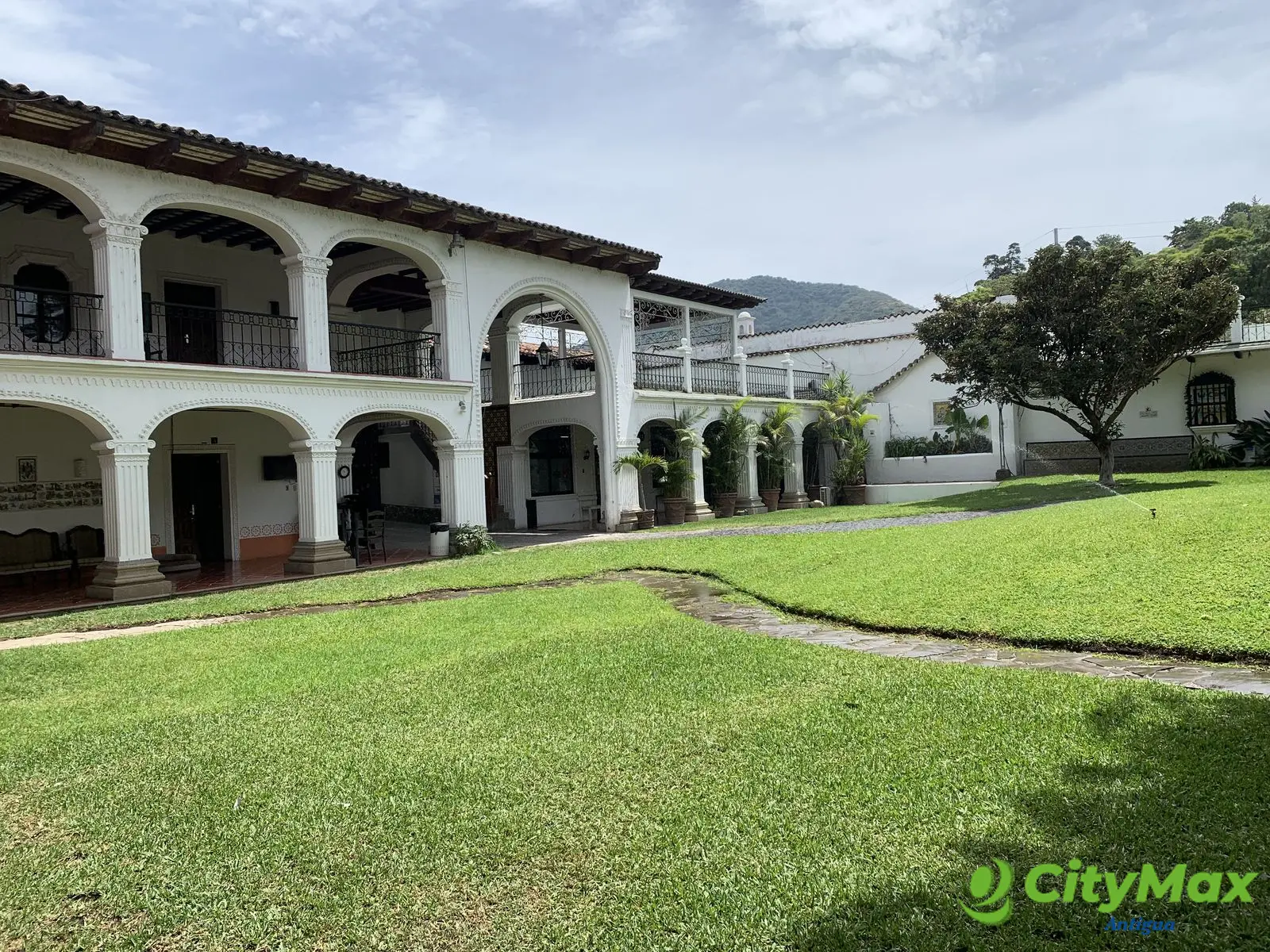 LOCAL COMERCIAL EN RENTA EN ANTIGUA GUATEMALA - foto 1