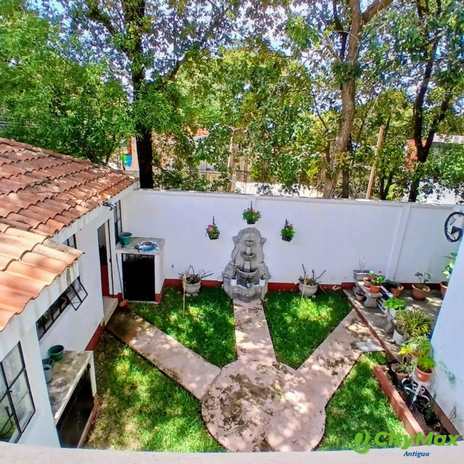 Amplia Casa en Venta en Las Hojarascas, Mixco - foto 1