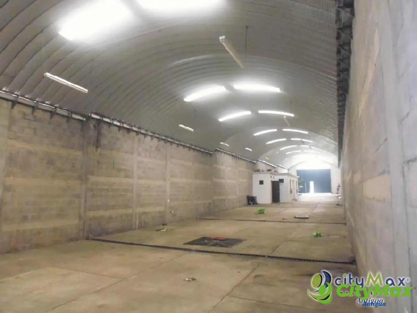 Bodega en venta a orilla de carretera en Alotenango - foto 1