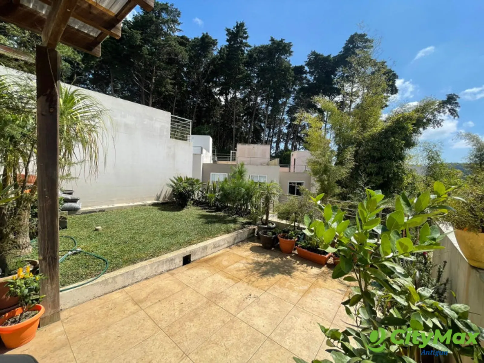 En venta casa en condominio Carretera a El Salvador - foto 1