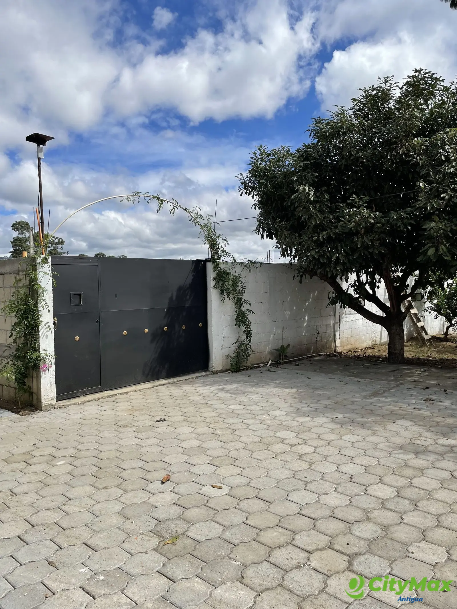 En renta casa sola semiamuebla en San Luis Pueblo Nuevo - foto 1