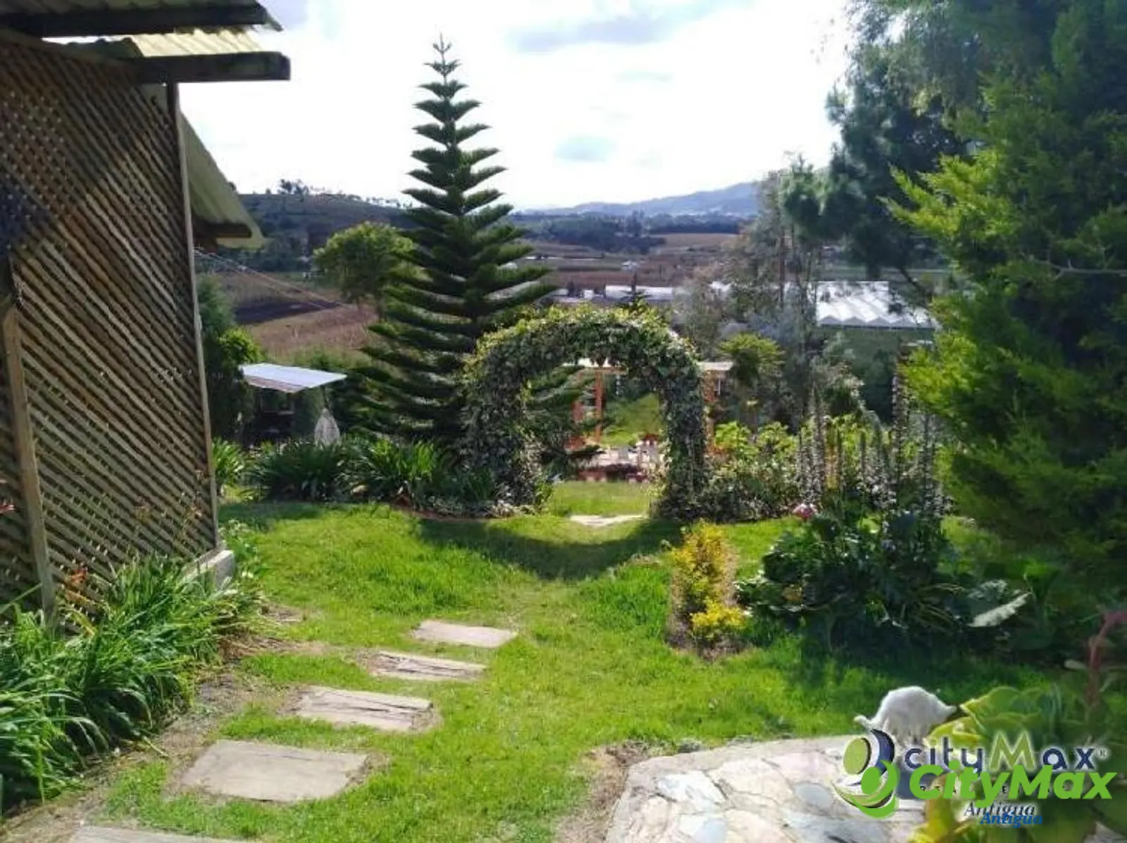 Hermoso hotel en venta en Santa Apolonia, Chimaltenango - foto 1