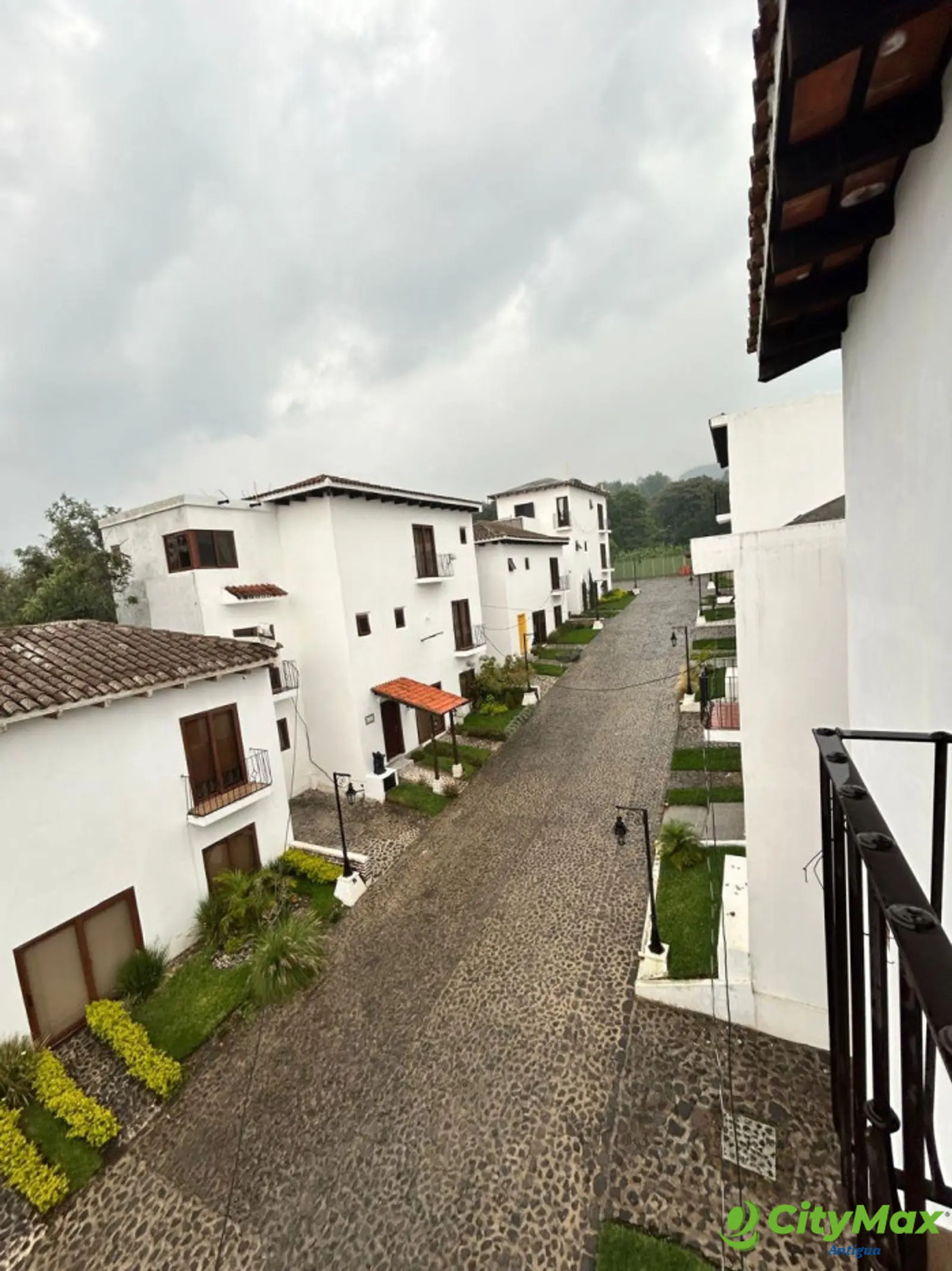 En venta casa nueva en Hacienda Malaga cerca Antigua Gt - foto 1