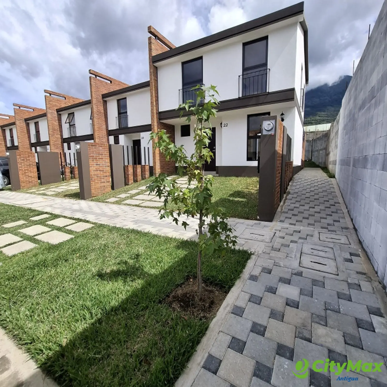 Casa en renta en residencial Senderos del comendador 2 - foto 1