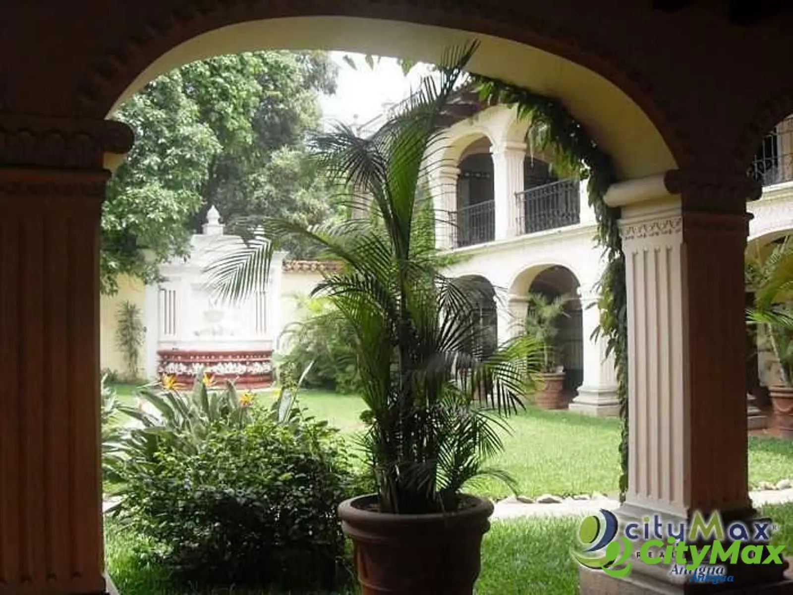 LOCAL COMERCIAL EN RENTA EN ANTIGUA GUATEMALA - foto 1