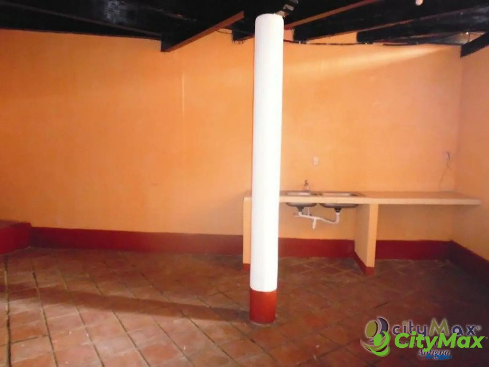 Casa grande en venta en Las Victorias, Jocotenango. - foto 4