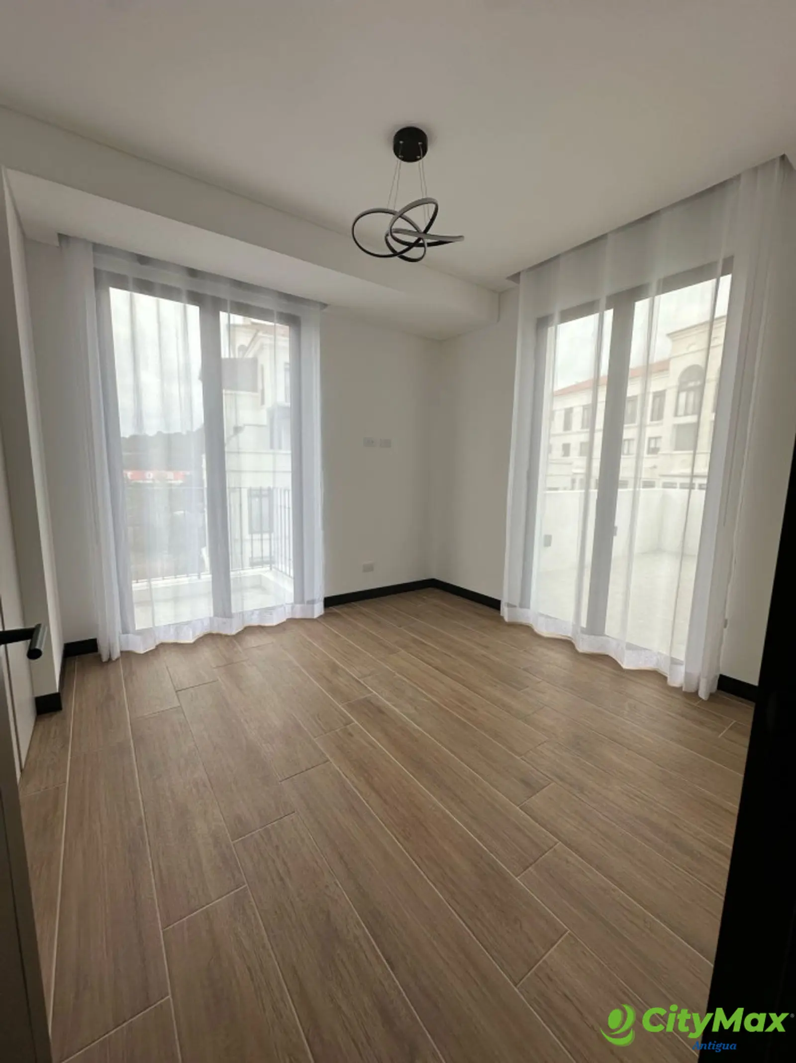 Descubre el lujo en Lirios de Cayalá 3! - foto 11