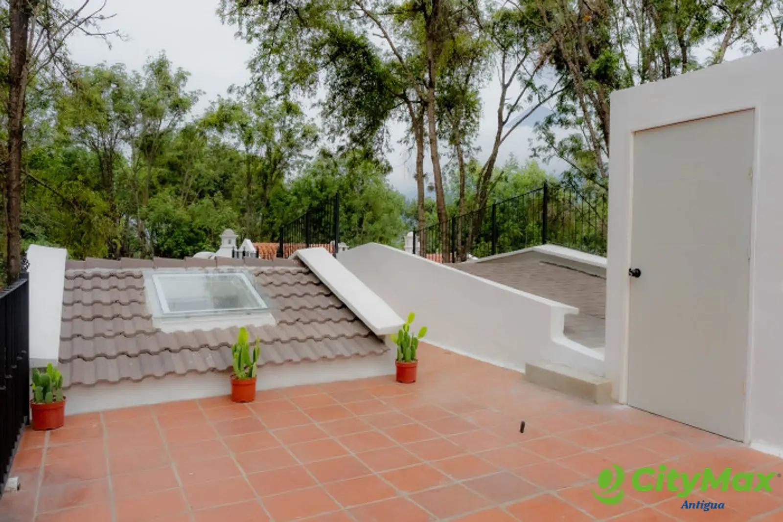 En venta Casa de diseño en Antigua Gardens, Alotenango - foto 7