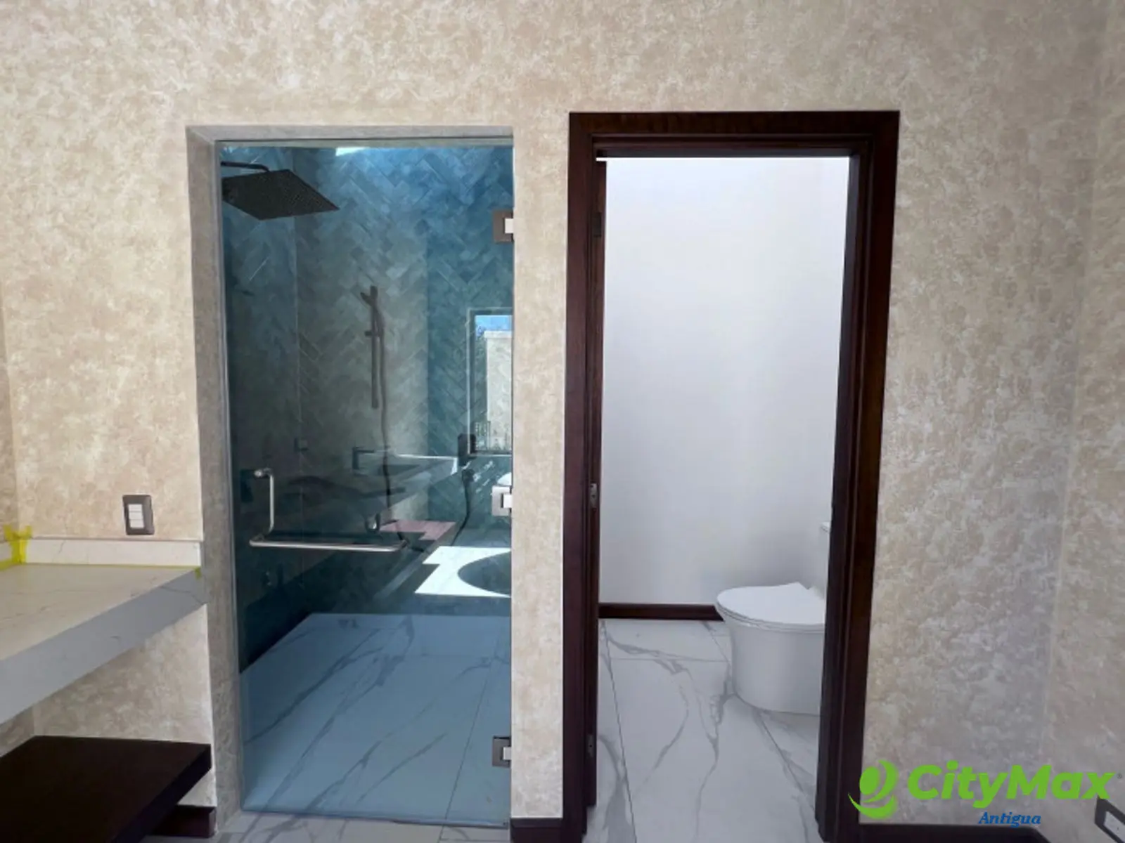 Amplia casa en venta en Condado del Obispo - foto 9