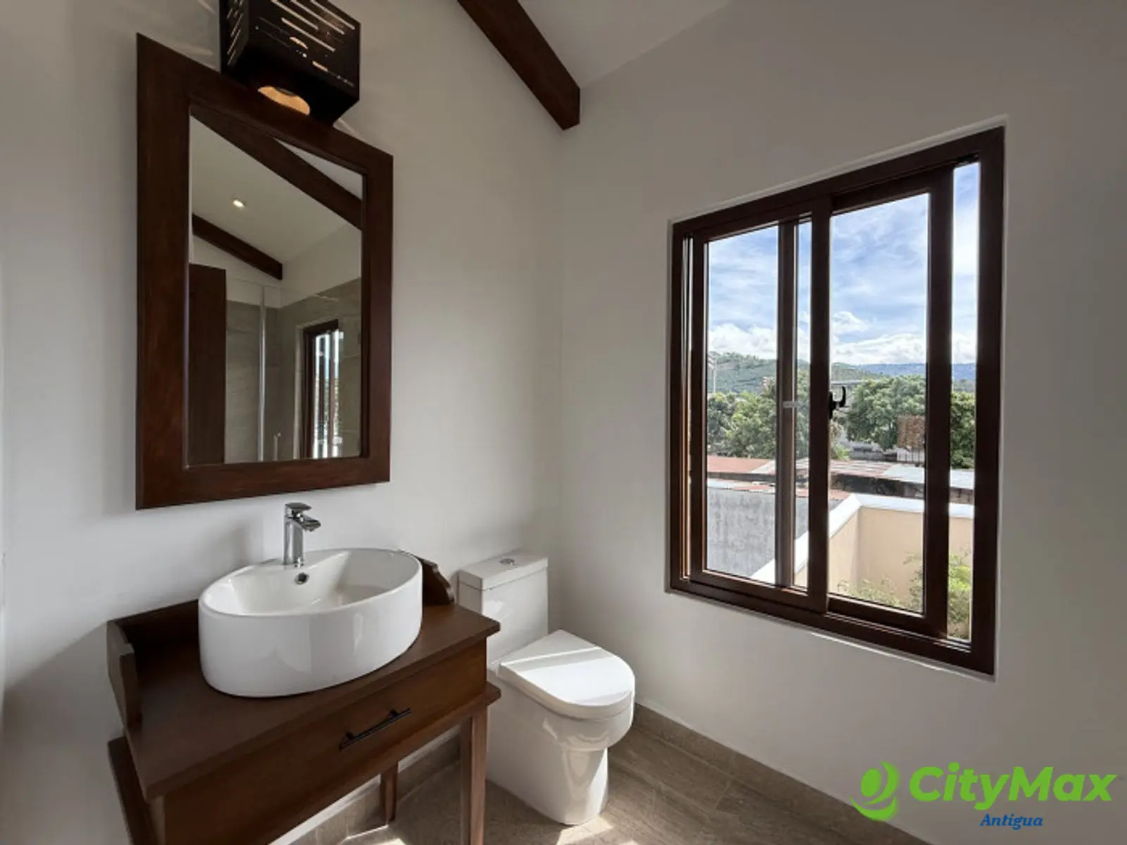 Venta de Casa  Moderna en Condominio San Miguel Dueñas  - foto 10