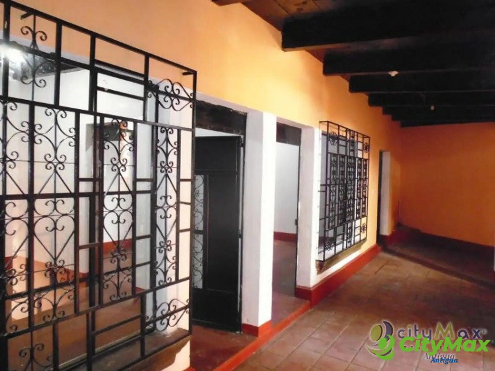 Casa grande en venta en Las Victorias, Jocotenango. - foto 7