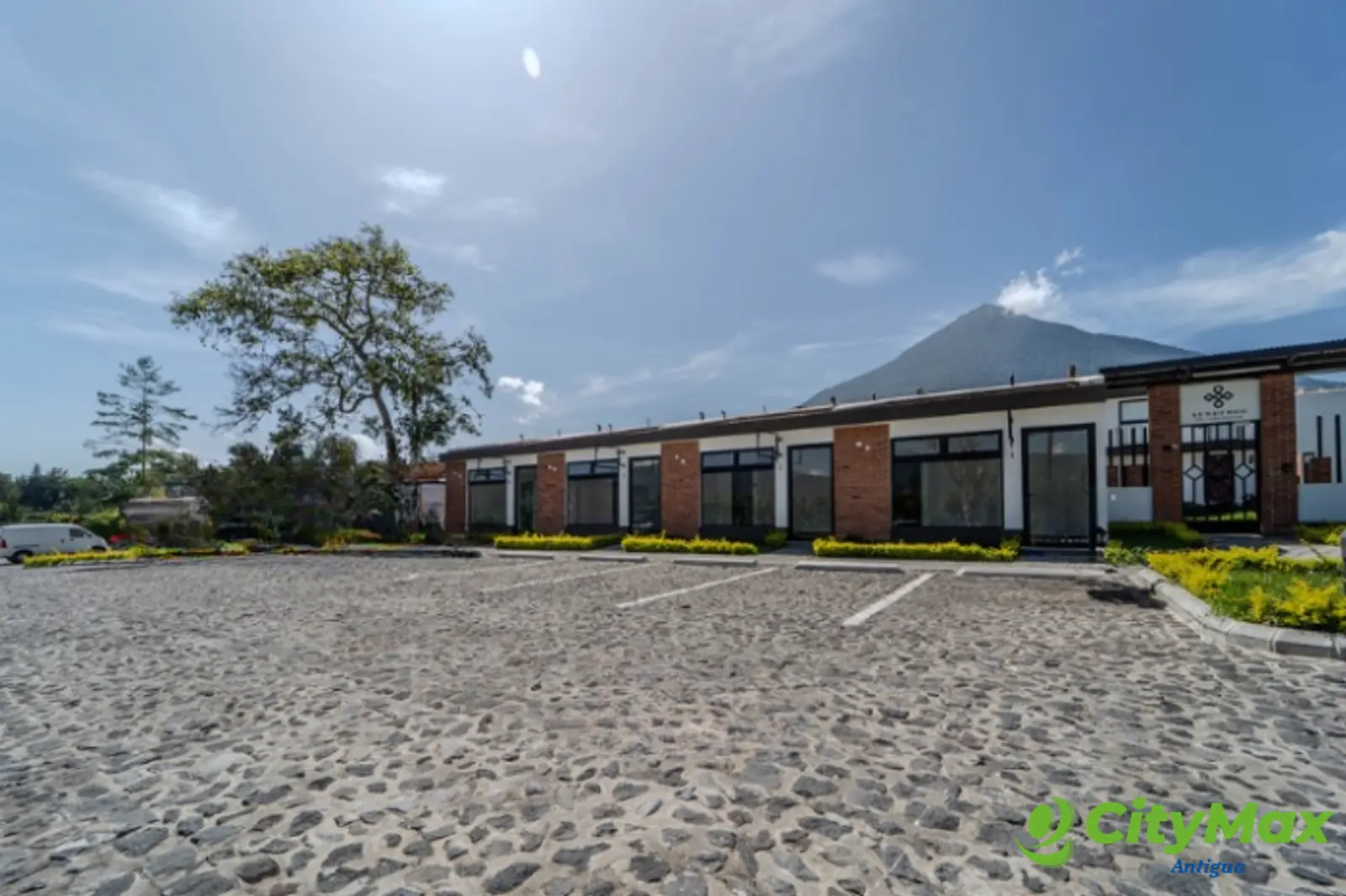 Se rentan Locales sobre carr. Senderos del Comendador - foto 2