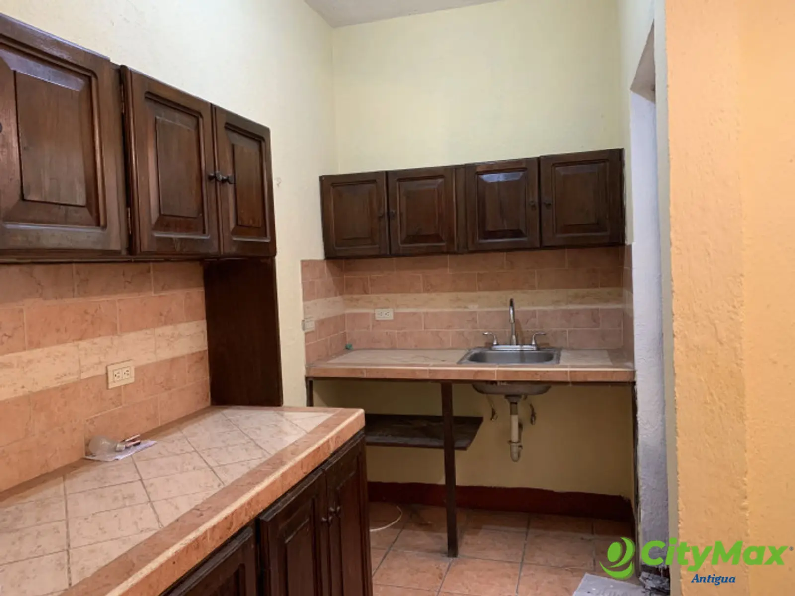 Townhouse en renta en Sala con ccalle Real Jocotenango - foto 4