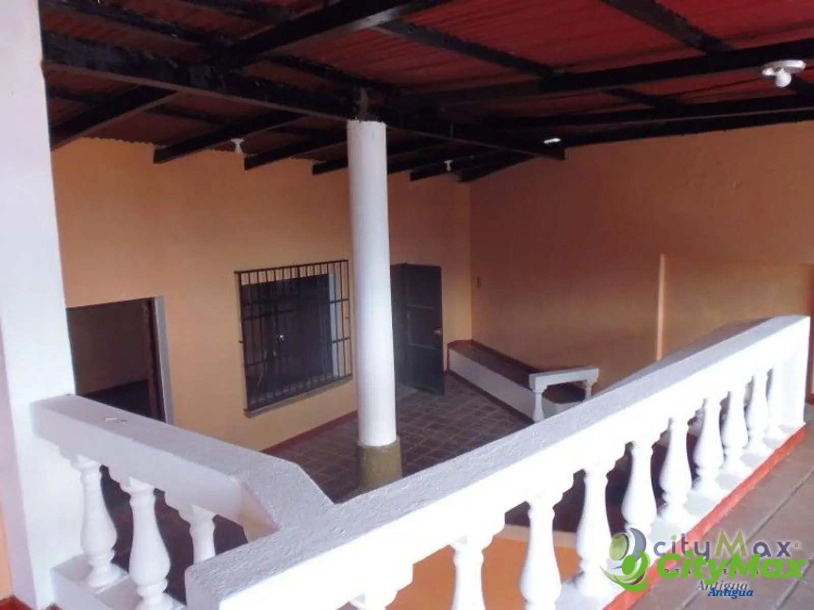 Casa grande en venta en Las Victorias, Jocotenango. - foto 8