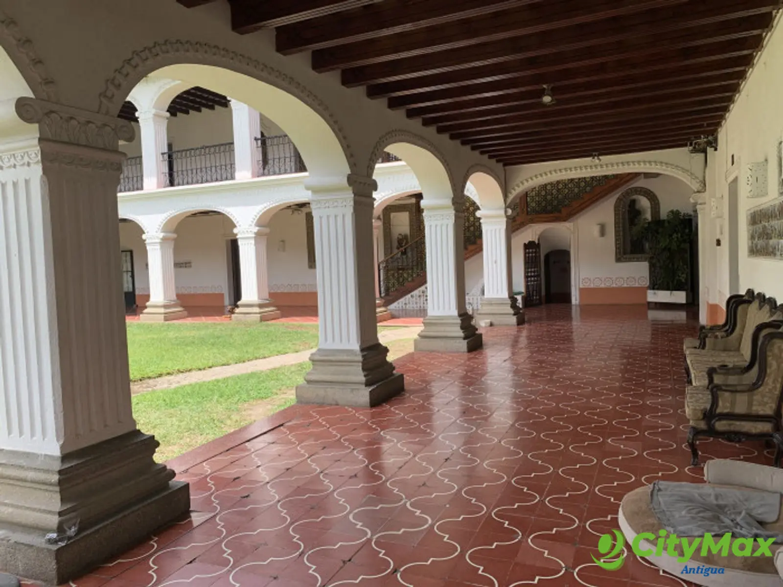 LOCAL COMERCIAL EN RENTA EN ANTIGUA GUATEMALA - foto 2