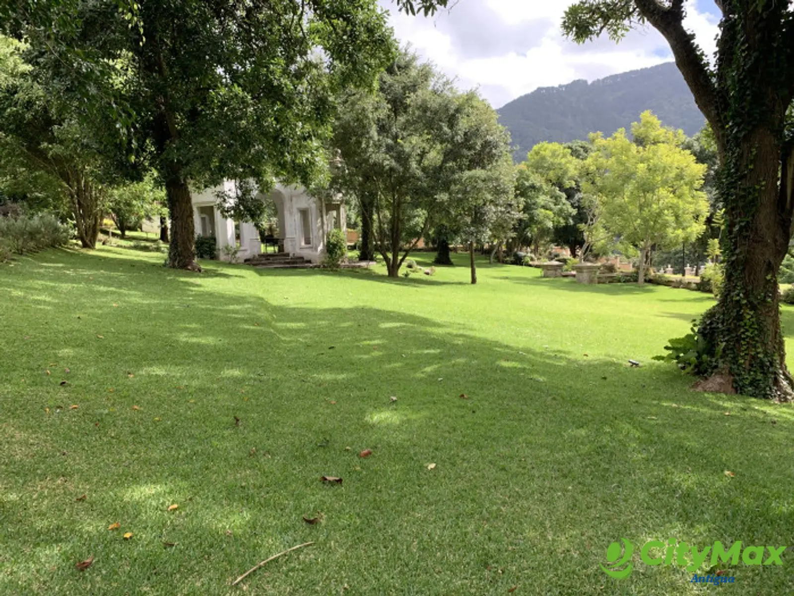 Terreno en exclusivo residencial en San Mateo - foto 2