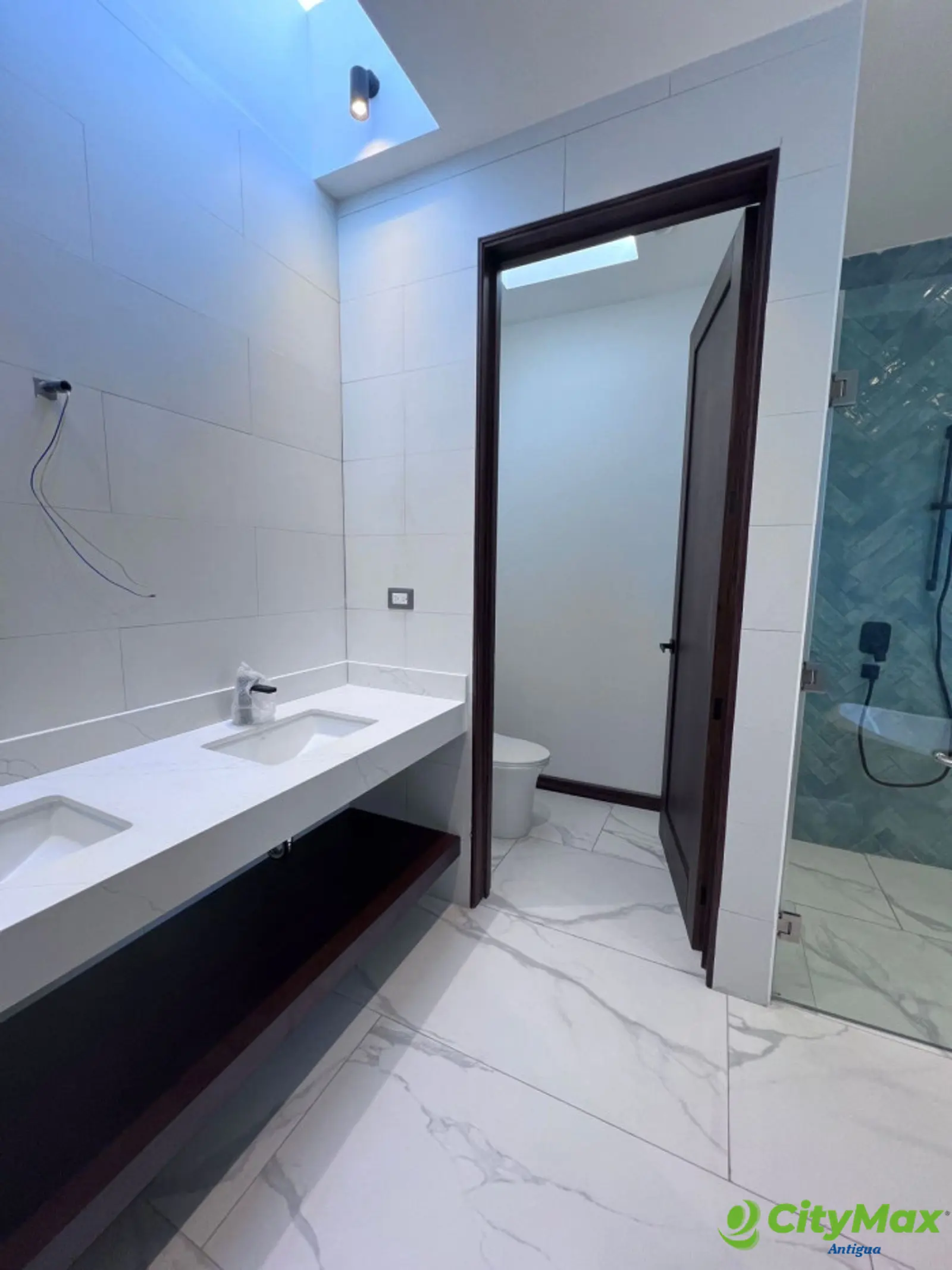 Amplia casa en venta en Condado del Obispo - foto 15