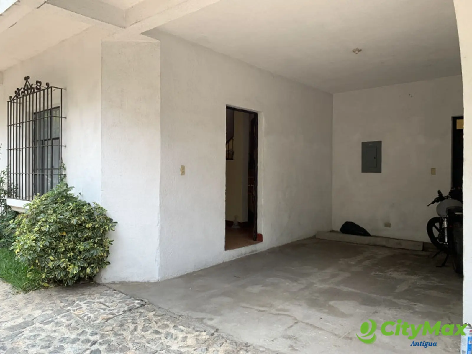 Townhouse en renta en Sala con ccalle Real Jocotenango - foto 2