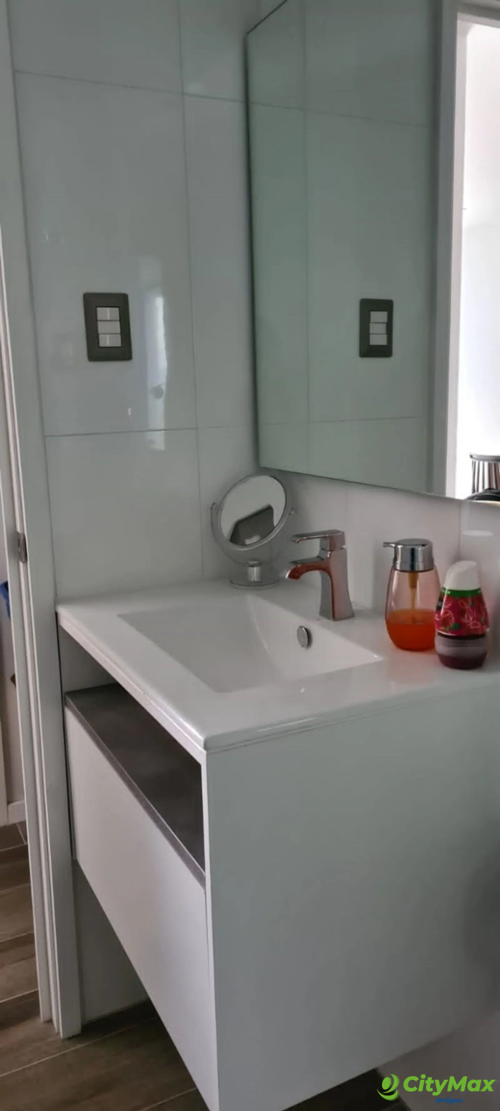 Apartamento en Venta Amueblado en Edificio en Zona 10 - foto 5