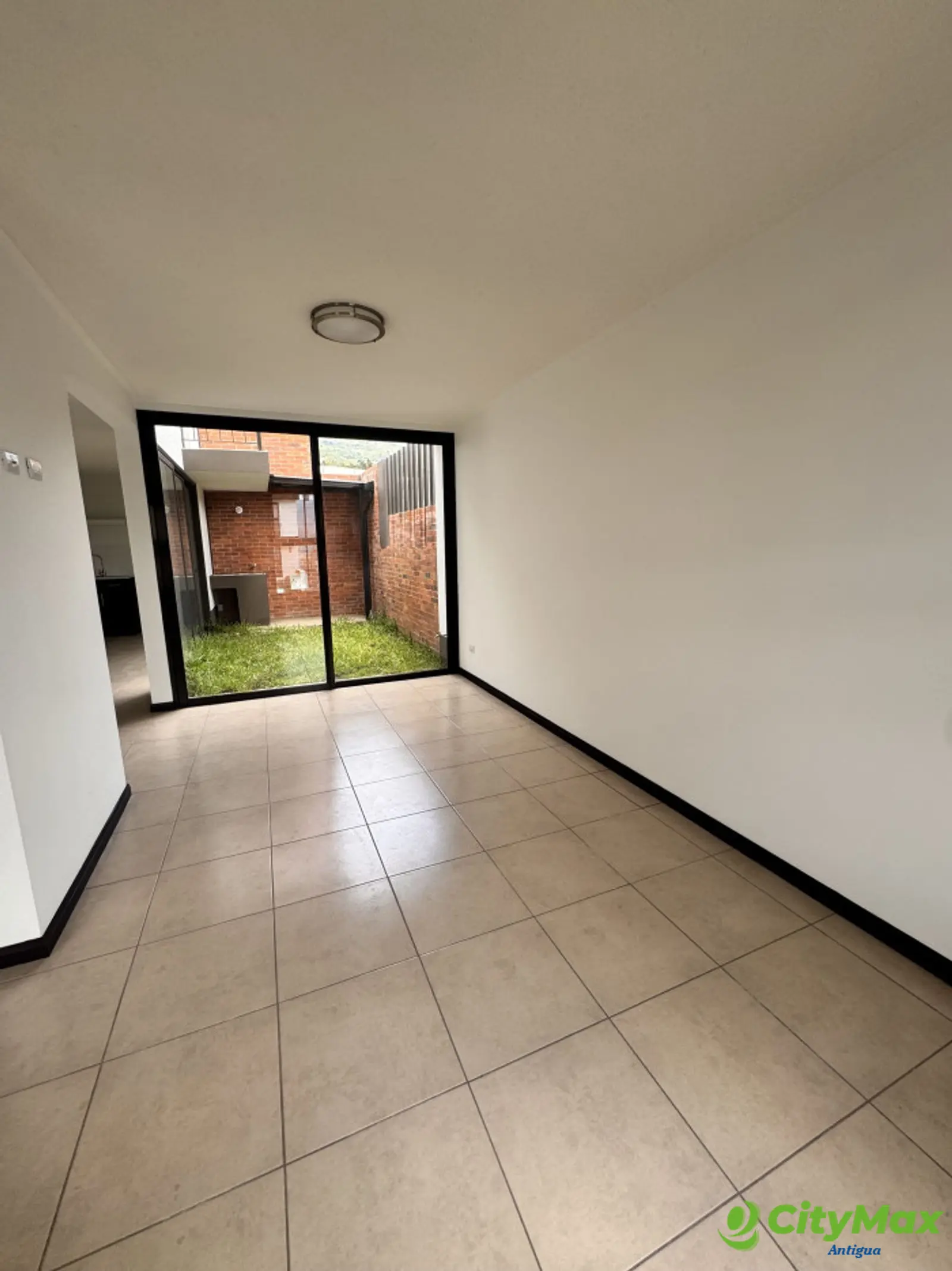 Casa en renta en residencial Senderos del comendador - foto 2