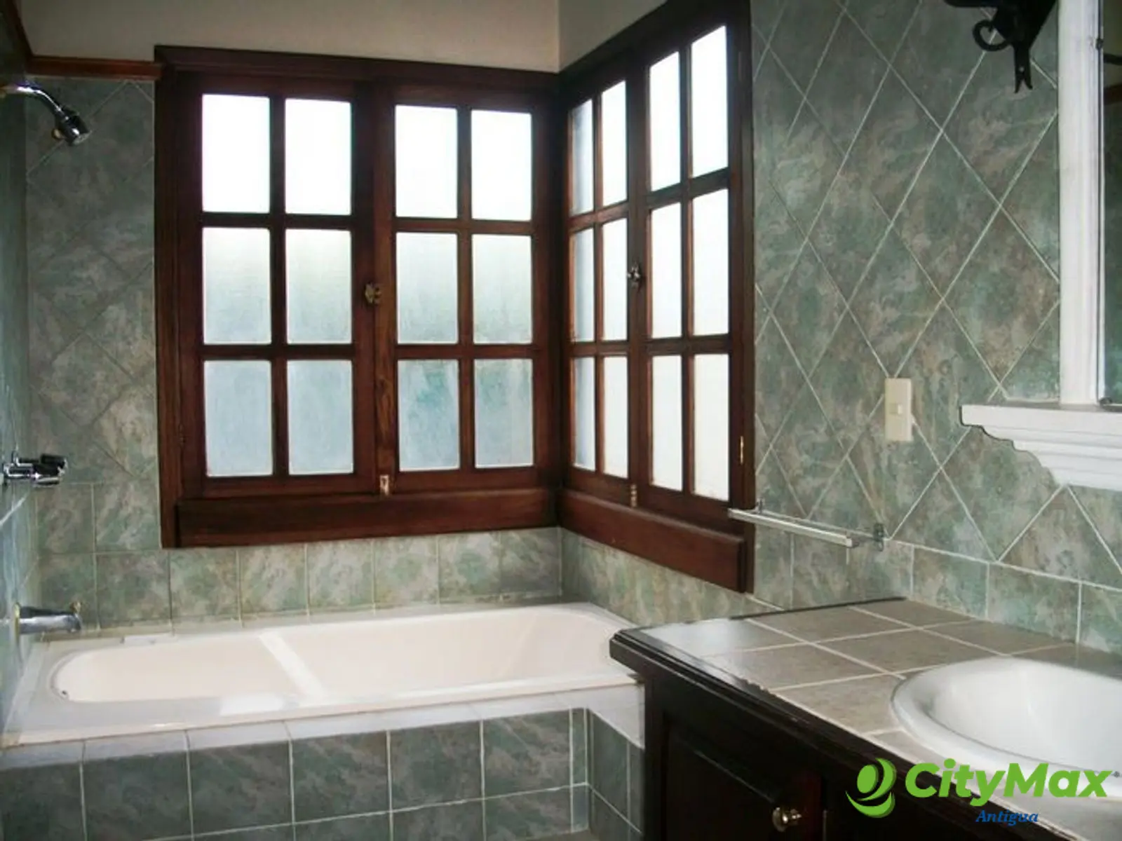 En Venta casa amplia con Jardin en Antigua Guatemala - foto 7