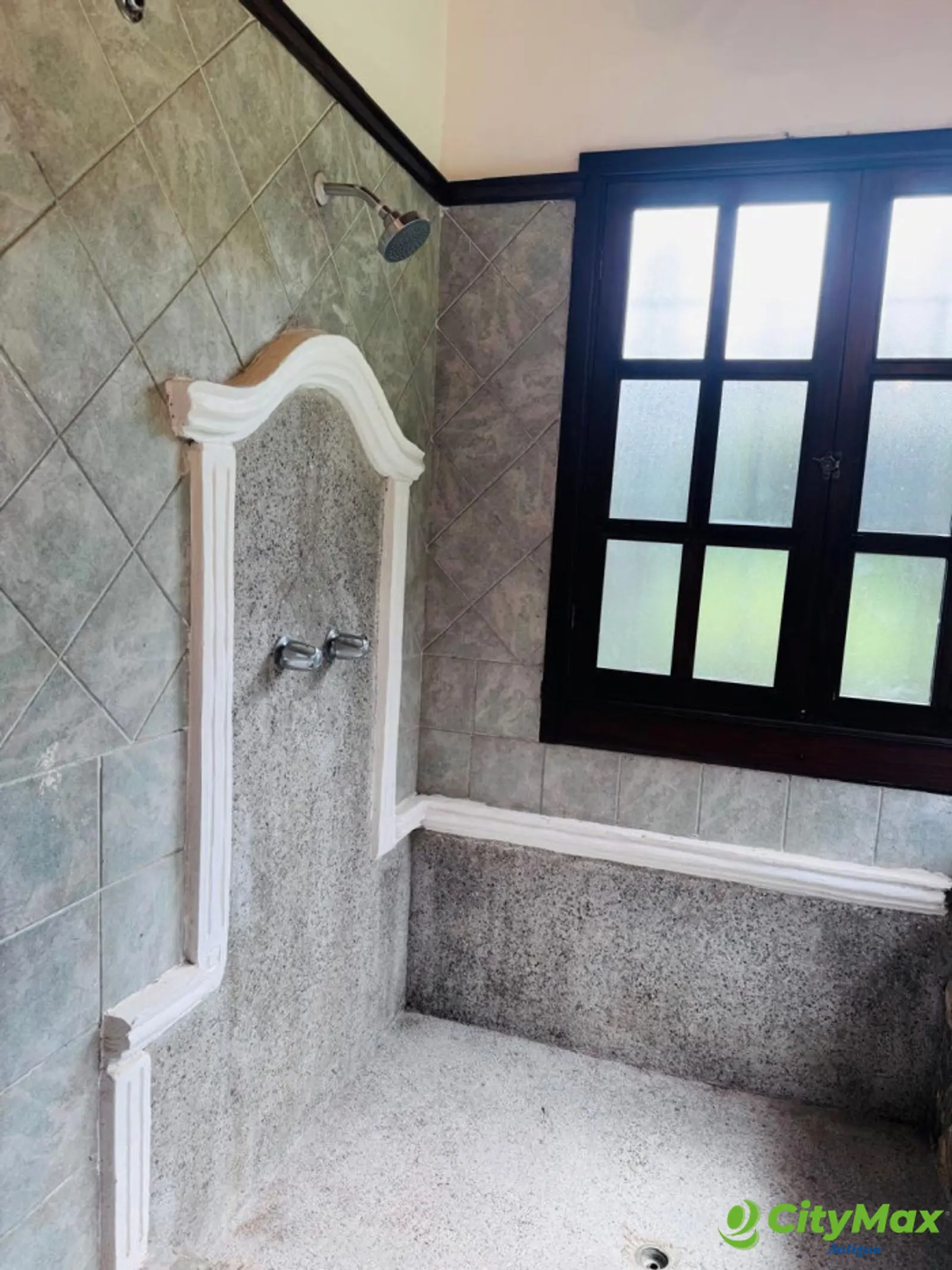 En Venta casa amplia con Jardin en Antigua Guatemala - foto 22