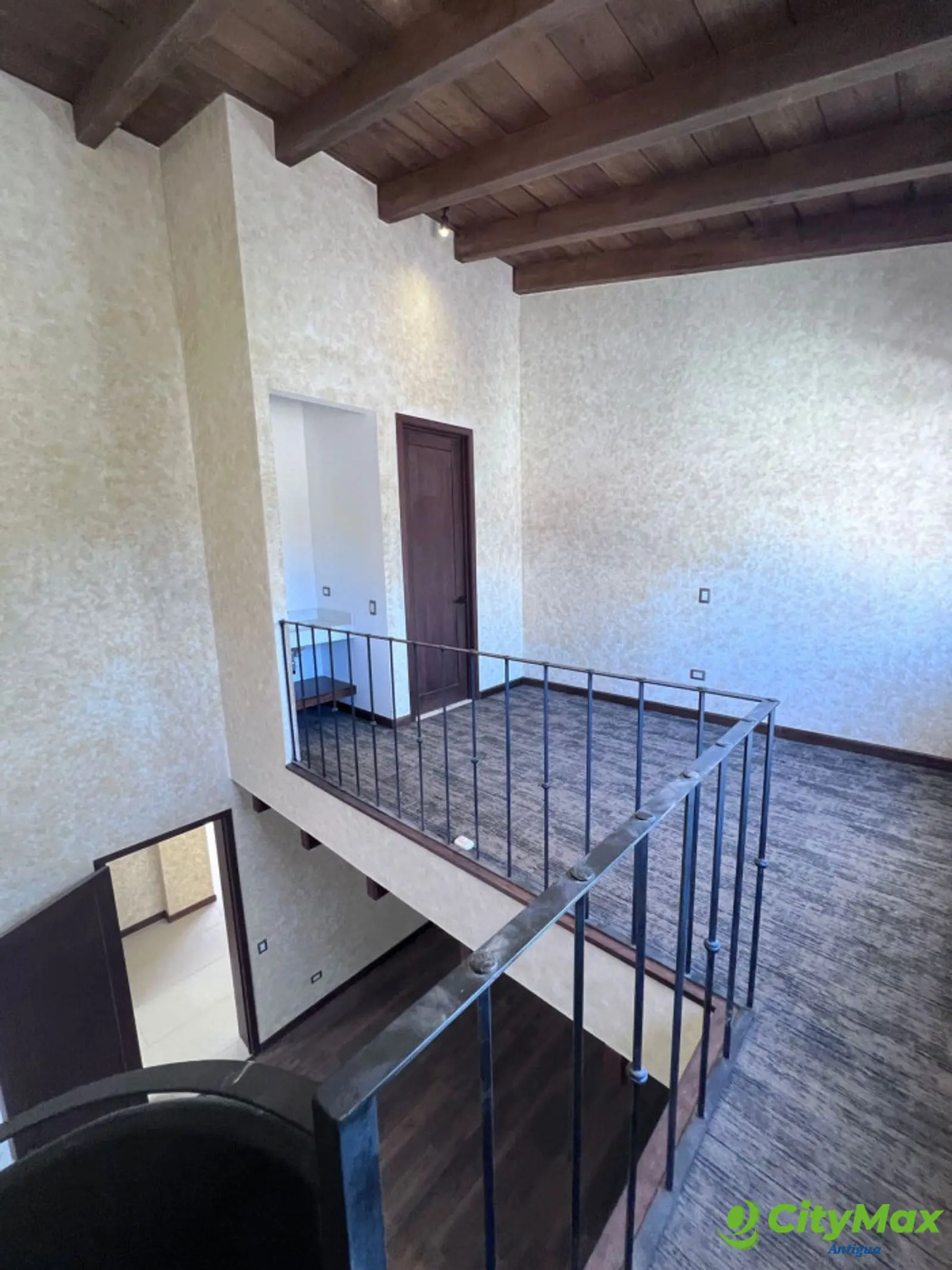Amplia casa en venta en Condado del Obispo - foto 19
