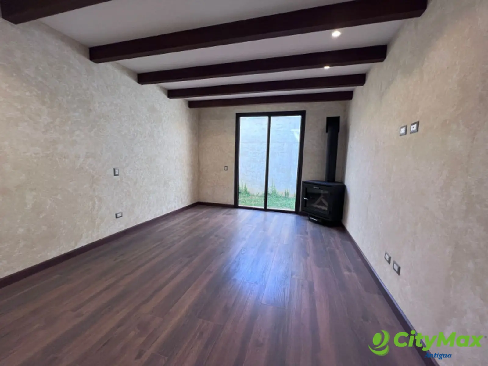 Amplia casa en venta en Condado del Obispo - foto 13