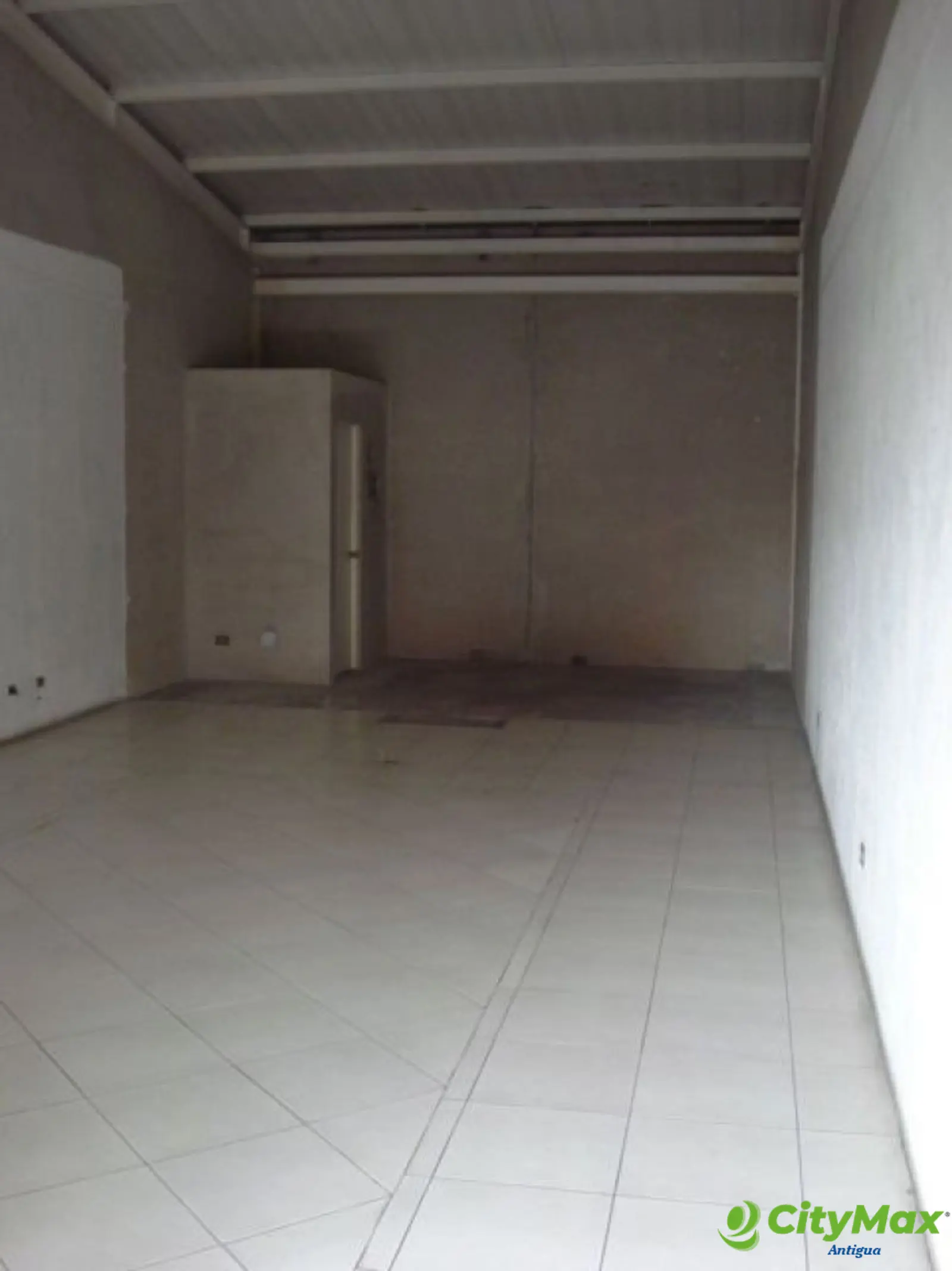 Se renta local en centro comercial en Villa Nueva  - Citymax Antigua Bienes Raíces