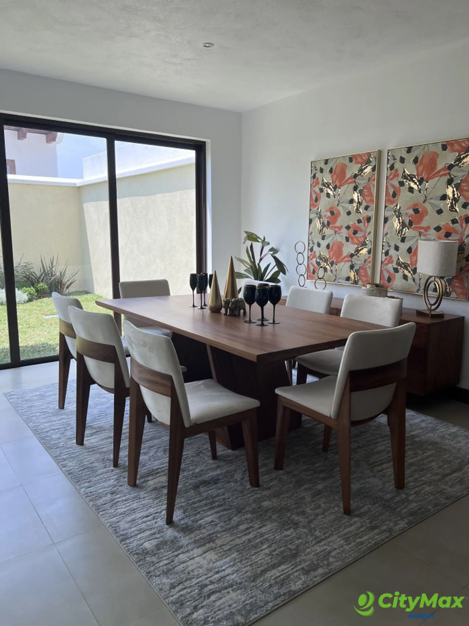 Hermosa Casa En Venta en Franciscanos Antigua Guatemala - foto 2