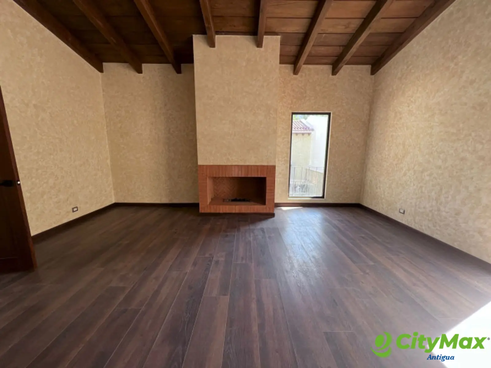 Amplia casa en venta en Condado del Obispo - foto 3
