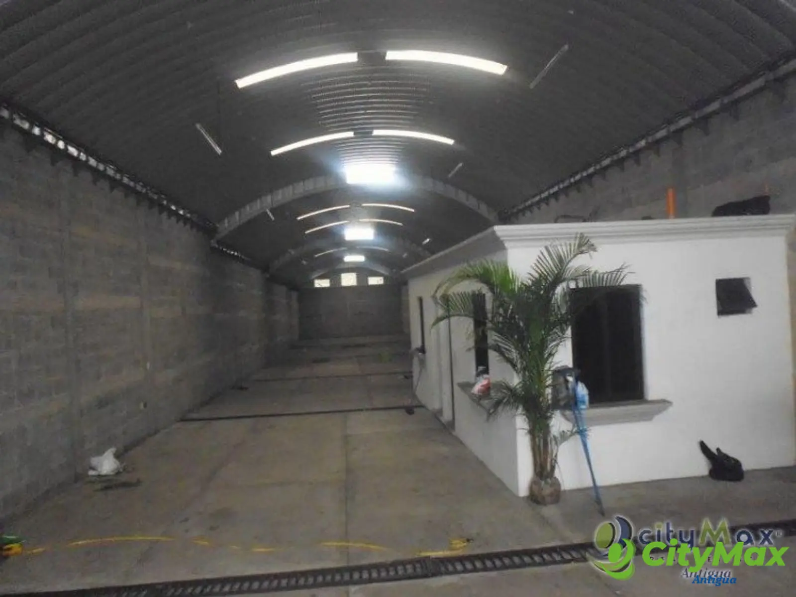 Bodega en venta a orilla de carretera en Alotenango - foto 2