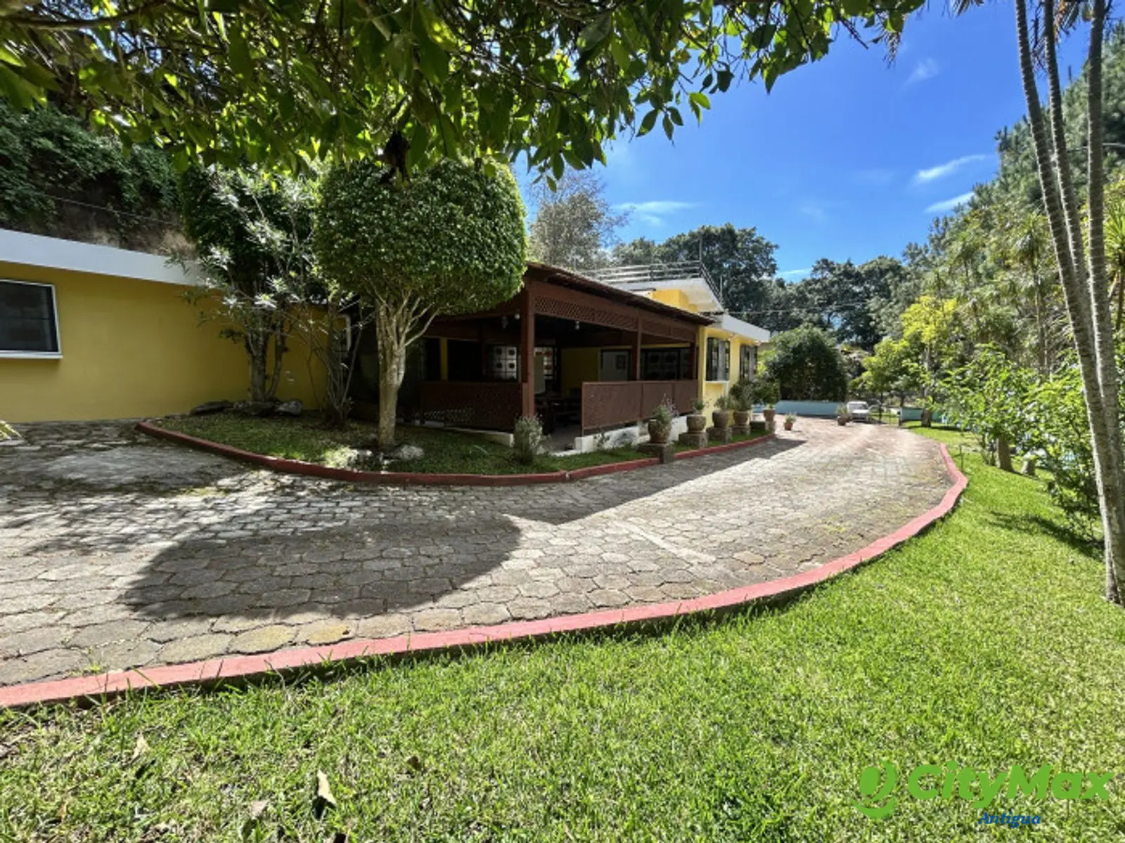 Casa en Venta en San Lucas con Amplio Jardín Privado - foto 3